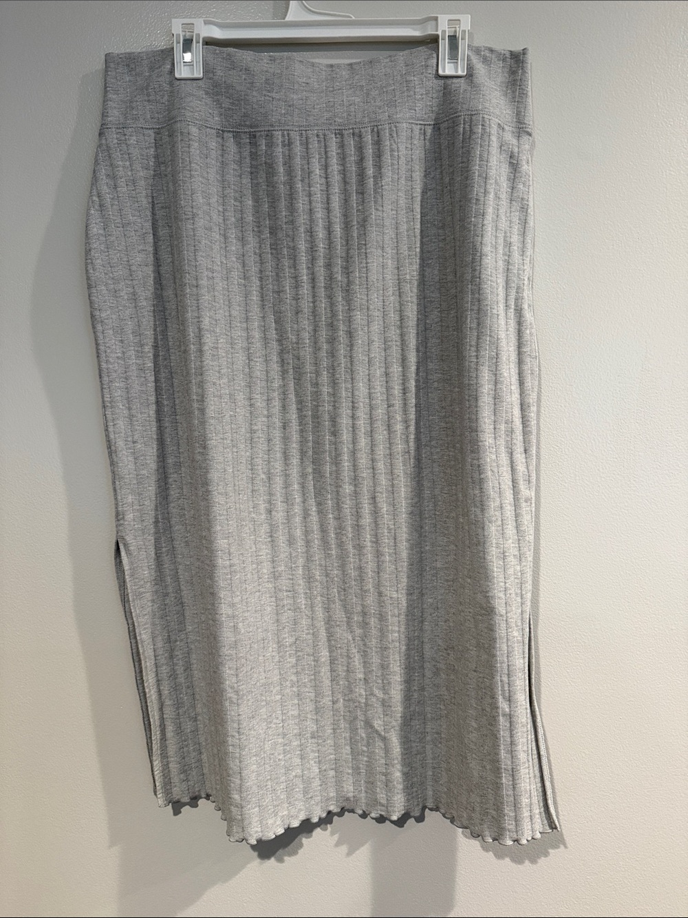 Ribbed Midi Skirt in Light Gray